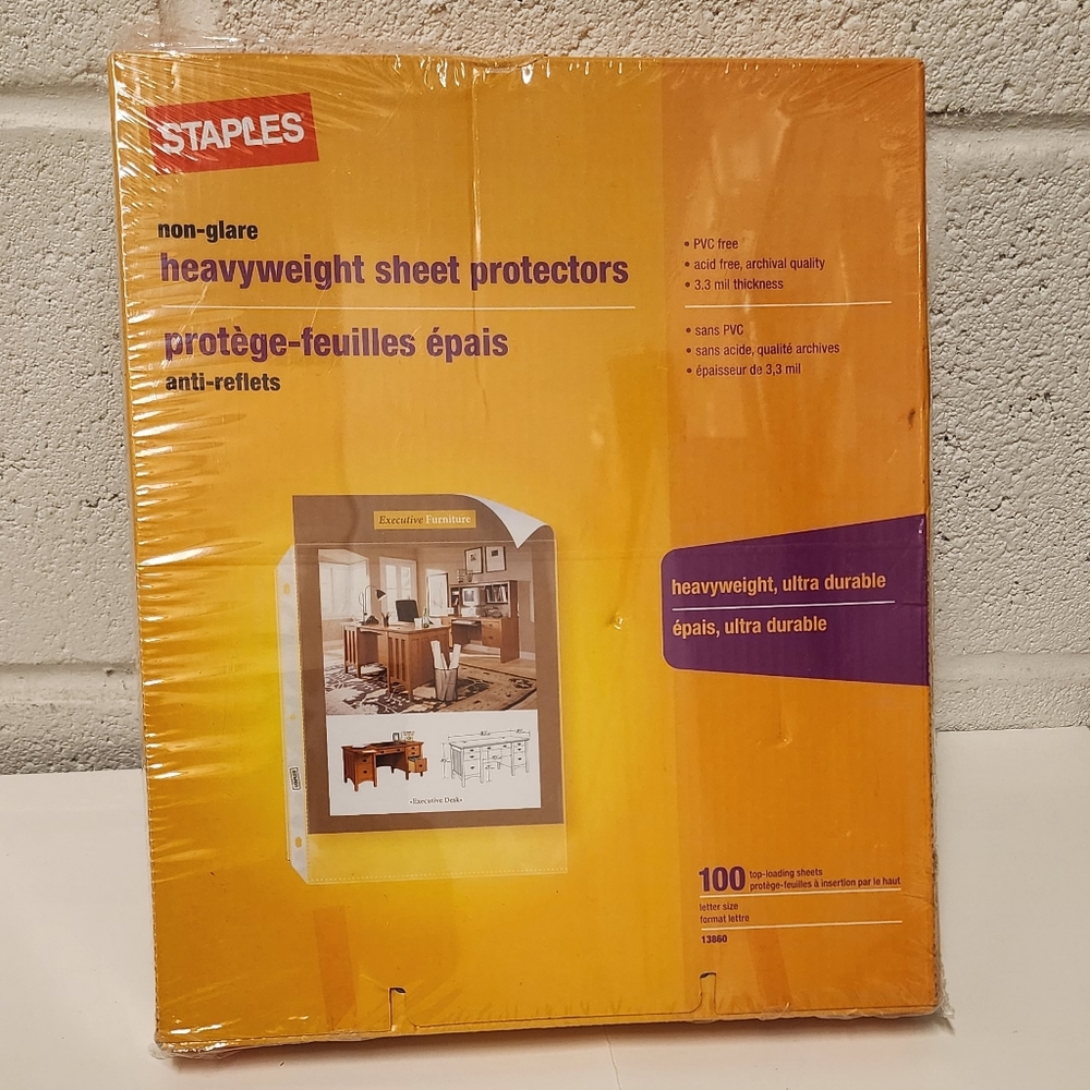 Staples Heavy Weight Sheet Protectors, 8.5" x 11", Clear, 100/Box (13860-CC)